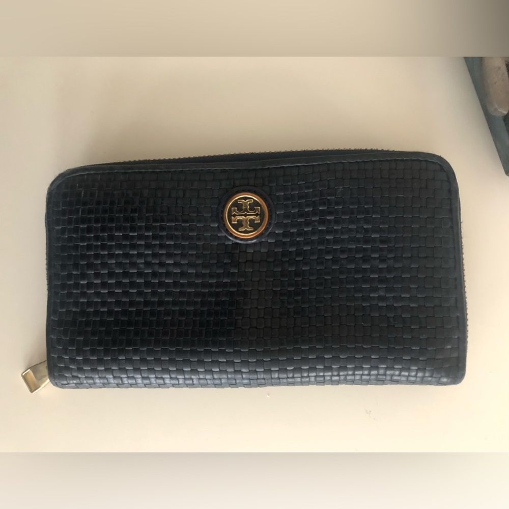 ☑️ Tory Burch Navy Blue Leather Wallet